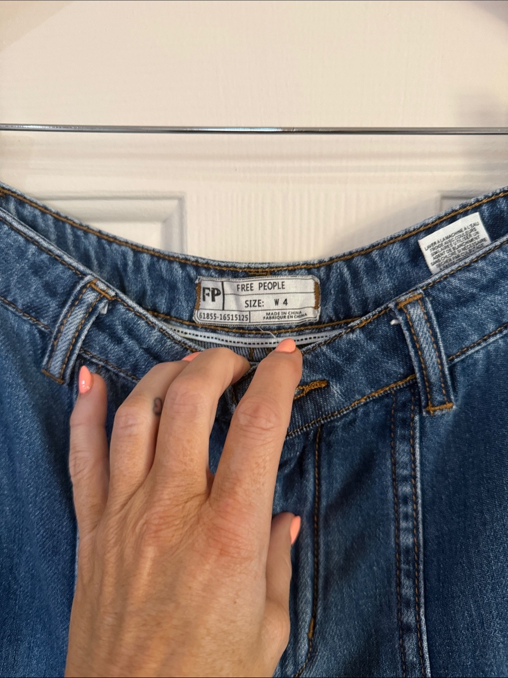 FREE PEOPLE Very Rare Like New Super Wide Leg flare Jeans in Medium Wash 4 - Picture 5 of 5